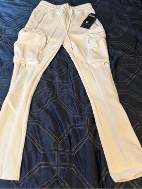 Men’s White Cargo Jogger Sweatpants with Zip Pockets